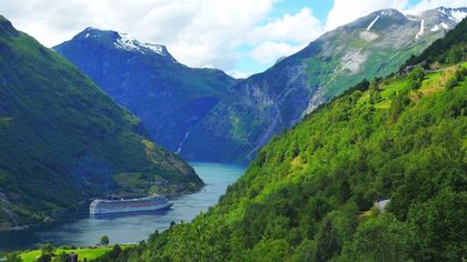Là où les montagnes et les fjords plongent dans l'océan