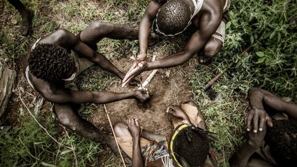 Partager une tranche de vie avec les chasseurs-cueilleurs HADZABE, dans le Serengeti